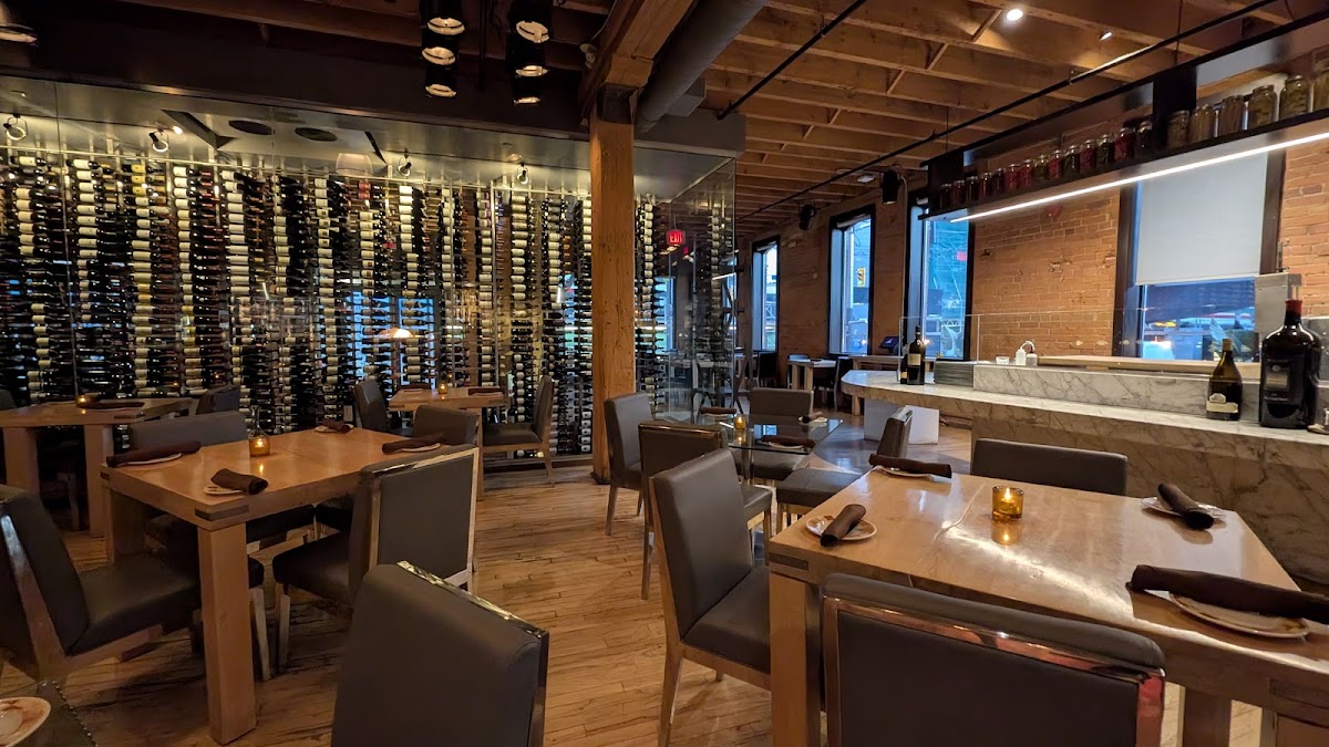 Cibo Wine Bar King West photo 3